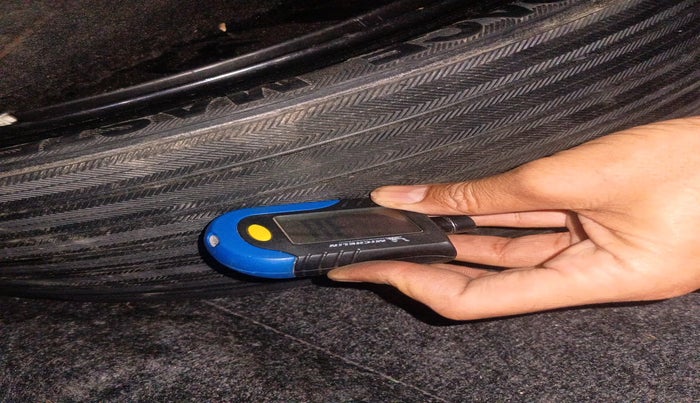 2012 Audi Q5 2.0 TDI QUATTRO, Diesel, Automatic, 1,04,346 km, tyre