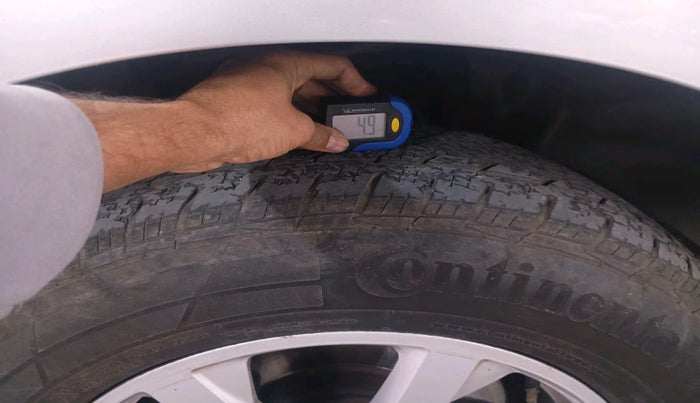 2012 Audi Q5 2.0 TDI QUATTRO, Diesel, Automatic, 1,04,346 km, tyre