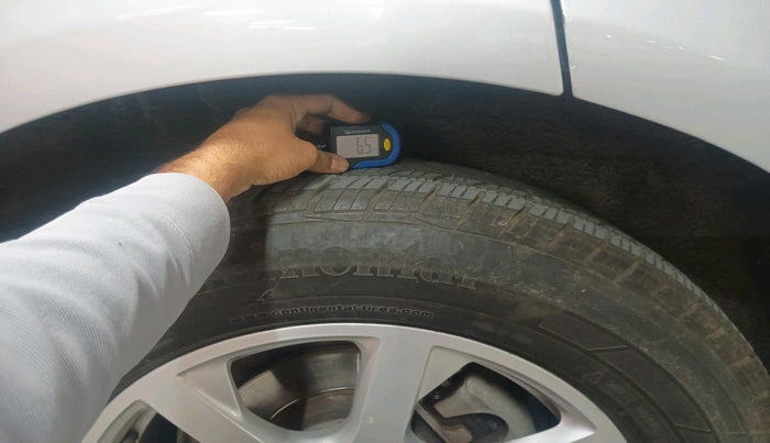 2012 Audi Q5 2.0 TDI QUATTRO, Diesel, Automatic, 1,04,346 km, tyre