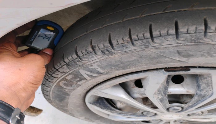 2010 Maruti Alto LX, Petrol, Manual, 61,623 km, tyre