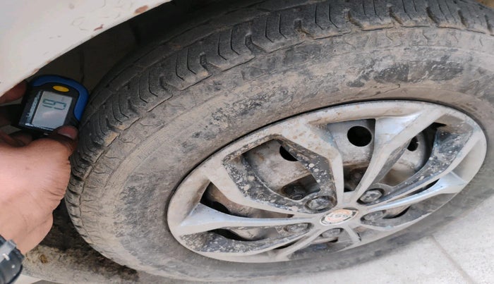 2010 Maruti Alto LX, Petrol, Manual, 61,623 km, tyre