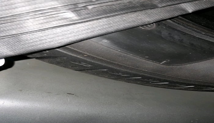 2019 Toyota Glanza V, Petrol, Manual, 1,27,157 km, tyre