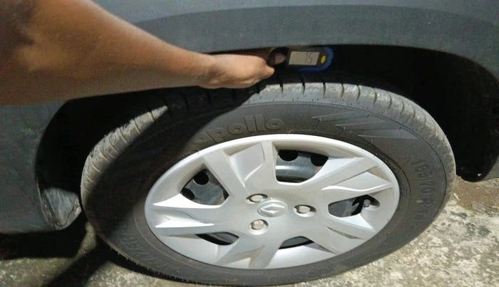 2020 Renault Kwid RXT 1.0 AMT (O), Petrol, Automatic, 8,237 km, tyre