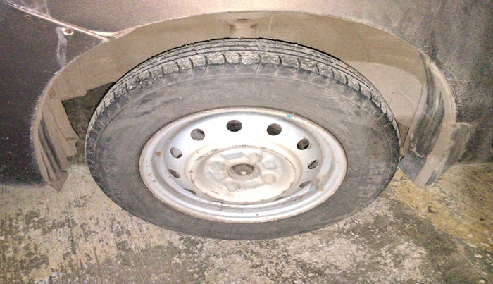 2014 Maruti Wagon R 1.0 LXI CNG, Petrol, Manual, 86,664 km, tyre