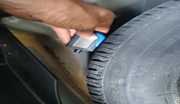 2020 Tata ALTROZ XE PETROL, Petrol, Manual, 36,444 km, tyre