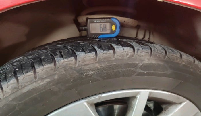 2016 Volkswagen Polo HIGHLINE1.2L, Petrol, Manual, 1,56,881 km, tyre