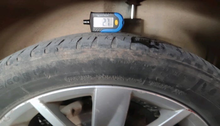 2016 Volkswagen Polo HIGHLINE1.2L, Petrol, Manual, 1,56,881 km, tyre