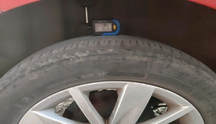 2016 Volkswagen Polo HIGHLINE1.2L, Petrol, Manual, 1,56,881 km, tyre