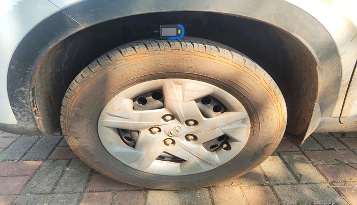 2021 Hyundai VENUE S+ 1.2, Petrol, Manual, 62,222 km, tyre