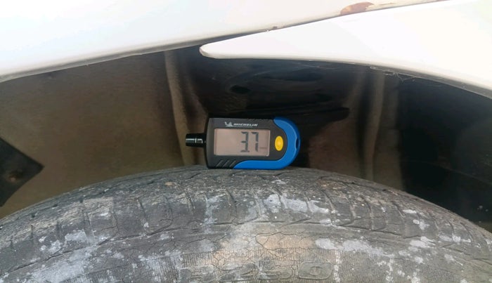 2016 Tata Indica V2 LX DIESEL, Diesel, Manual, 98,897 km, tyre