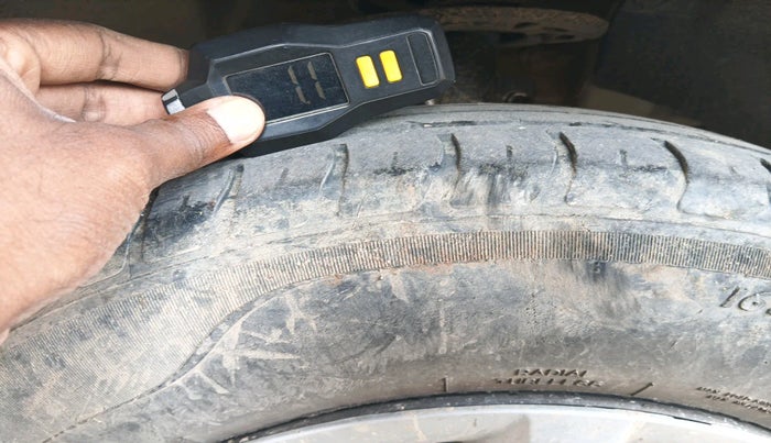 2022 Maruti Swift VXI, Petrol, Manual, 51,825 km, tyre