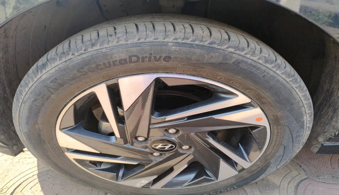 2021 Hyundai NEW I20 ASTA 1.2 MT, Petrol, Manual, 15,648 km, tyre