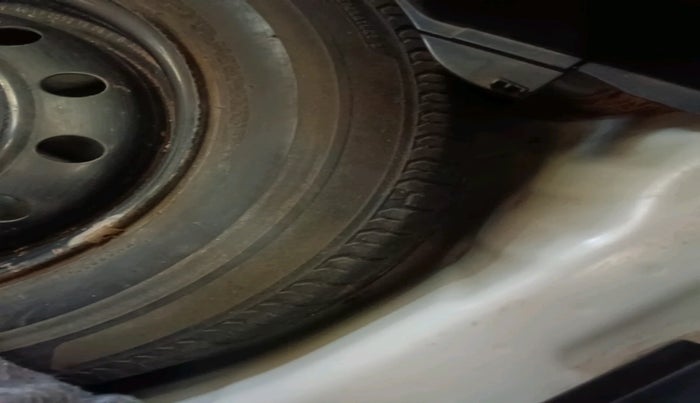 2019 Maruti Swift VXI, Petrol, Manual, 1,16,986 km, tyre