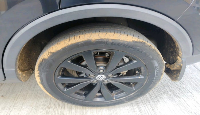 2023 MG ASTOR  SMART BLACK STORM EDITION , Petrol, Manual, 28,059 km, tyre