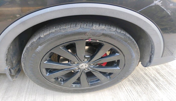 2023 MG ASTOR  SMART BLACK STORM EDITION , Petrol, Manual, 28,059 km, tyre