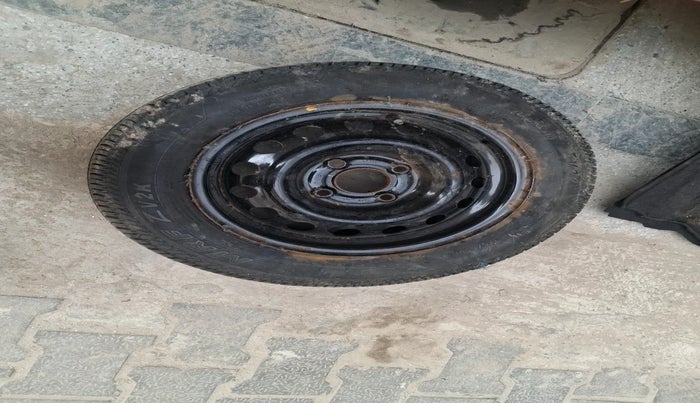 2015 Ford New Figo TITANIUM1.5 DIESEL, Diesel, Manual, 1,21,133 km, tyre