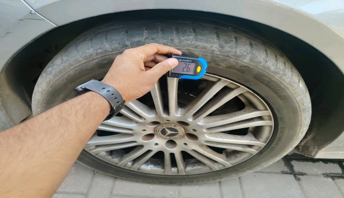 2011 Mercedes Benz E Class E 250 CDI ELEGANCE, Diesel, Automatic, 1,17,182 km, tyre