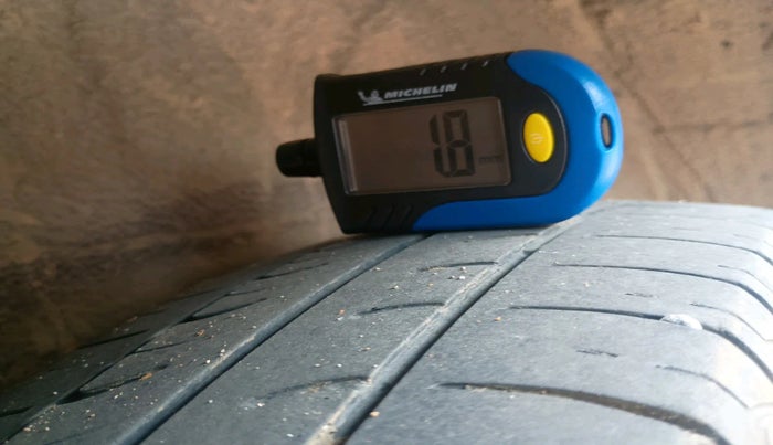 2013 Hyundai i10 SPORTZ 1.2, Petrol, Manual, 1,09,077 km, tyre