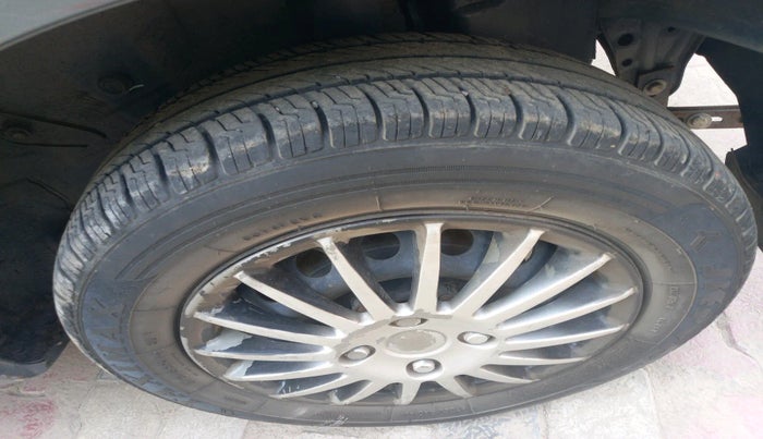 2015 Toyota Etios Liva G, Petrol, Manual, 71,277 km, tyre