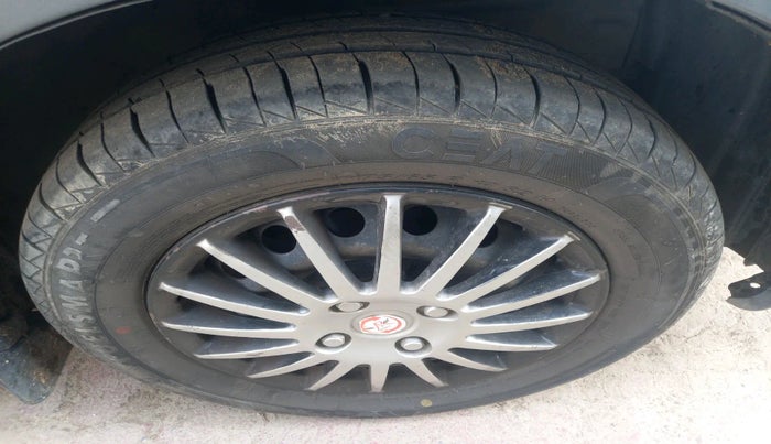 2015 Toyota Etios Liva G, Petrol, Manual, 71,277 km, tyre