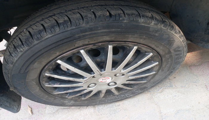 2015 Toyota Etios Liva G, Petrol, Manual, 71,277 km, tyre