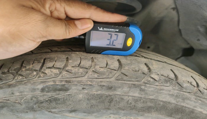 2010 Hyundai i20 MAGNA 1.2, Petrol, Manual, 74,600 km, tyre