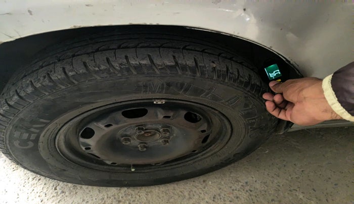 2011 Skoda Fabia AMBITION 1.2 MPI, Petrol, Manual, 1,89,303 km, tyre