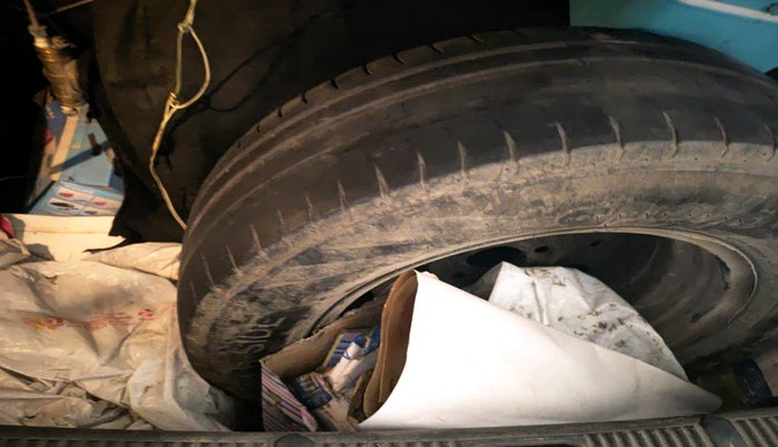 2011 Skoda Fabia AMBITION 1.2 MPI, Petrol, Manual, 1,89,303 km, tyre