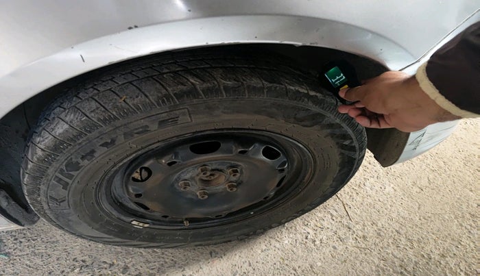 2011 Skoda Fabia AMBITION 1.2 MPI, Petrol, Manual, 1,89,303 km, tyre