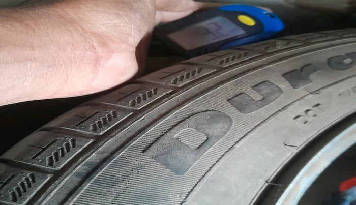 2017 Hyundai Eon ERA + SE, CNG, Manual, 1,73,993 km, tyre