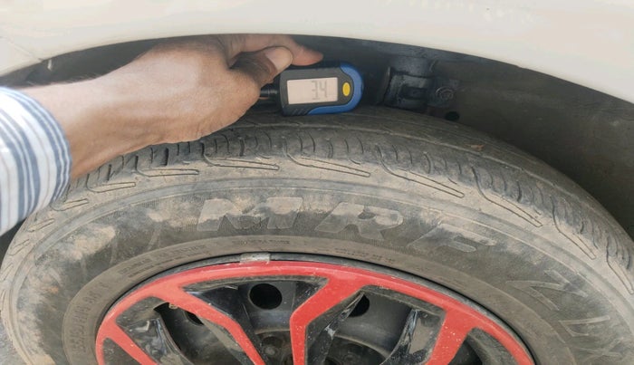 2014 Maruti Swift VDI, Diesel, Manual, 2,33,536 km, tyre