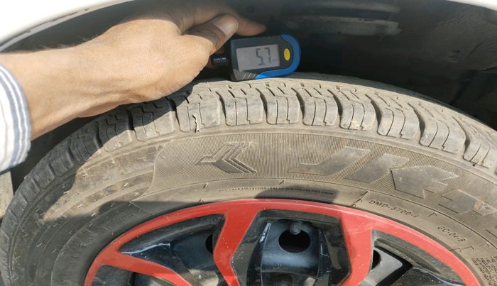 2014 Maruti Swift VDI, Diesel, Manual, 2,33,536 km, tyre