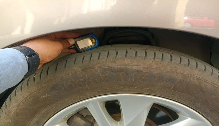 2019 Toyota Innova Crysta 2.8 GX AT 7 STR, Diesel, Automatic, 2,52,936 km, tyre