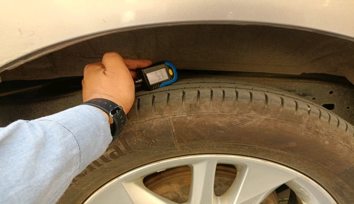 2019 Toyota Innova Crysta 2.8 GX AT 7 STR, Diesel, Automatic, 2,52,936 km, tyre