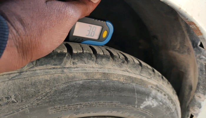 2011 Maruti Swift LXI, Petrol, Manual, 1,52,886 km, tyre