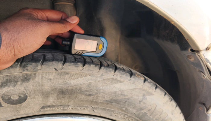 2011 Maruti Swift LXI, Petrol, Manual, 1,52,886 km, tyre