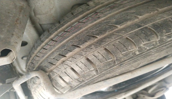 2017 Maruti Ertiga VXI, Petrol, Manual, 29,678 km, tyre