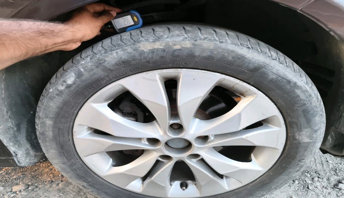 2012 Mercedes Benz E Class E 220 CDI ELEGANCE, Diesel, Automatic, 1,12,972 km, tyre