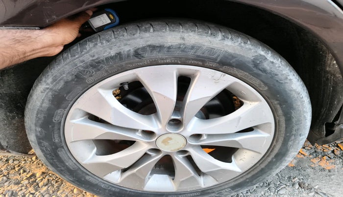 2012 Mercedes Benz E Class E 220 CDI ELEGANCE, Diesel, Automatic, 1,12,972 km, tyre