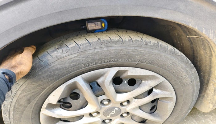 2023 KIA CARENS PRESTIGE 1.5 DIESEL IMT 7 STR, Diesel, Manual, 1,22,120 km, tyre