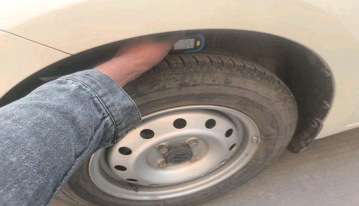 2019 Maruti Swift LXI, Petrol, Manual, 17,401 km, tyre