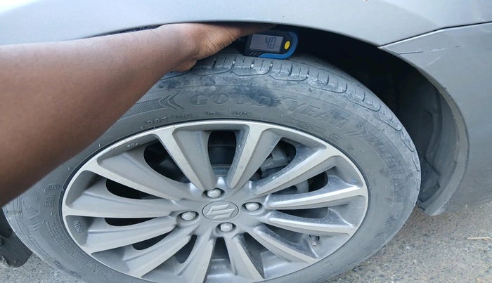 2019 Maruti Ciaz ALPHA  AT 1.5 SHVS PETROL, Petrol, Automatic, 83,912 km, tyre