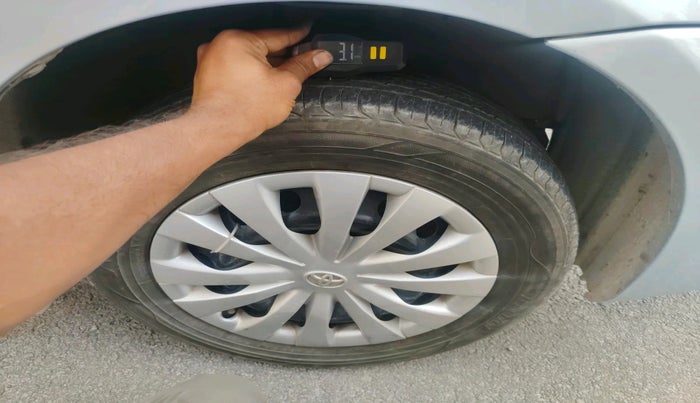 2011 Toyota Etios Liva G, Petrol, Manual, 74,048 km, tyre