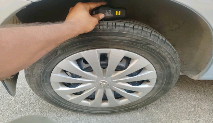 2011 Toyota Etios Liva G, Petrol, Manual, 74,048 km, tyre