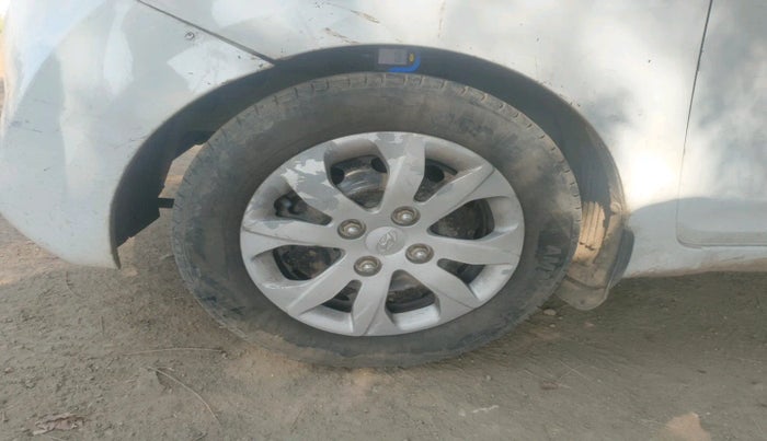 2016 Hyundai Eon MAGNA + AIRBAG, Petrol, Manual, 71,274 km, tyre