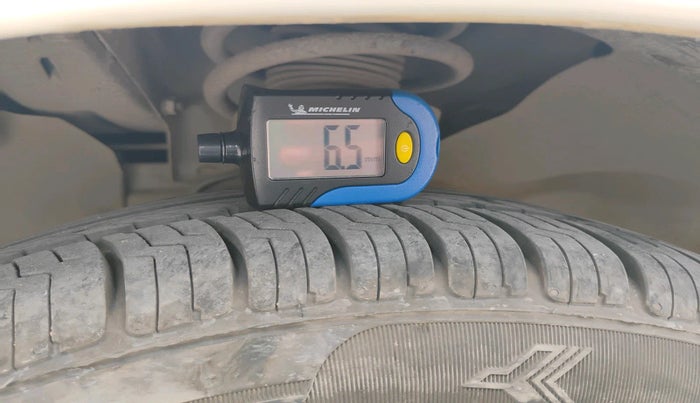 2012 Ford Figo ZXI 1.4 DIESEL, Diesel, Manual, 1,77,395 km, tyre