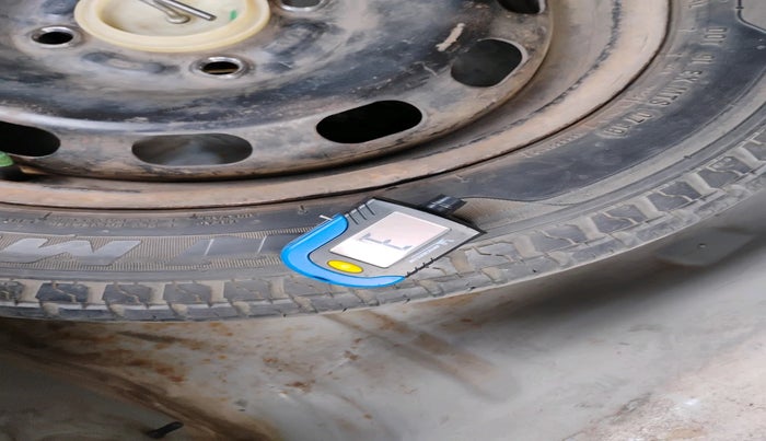 2012 Ford Figo ZXI 1.4 DIESEL, Diesel, Manual, 1,77,395 km, tyre