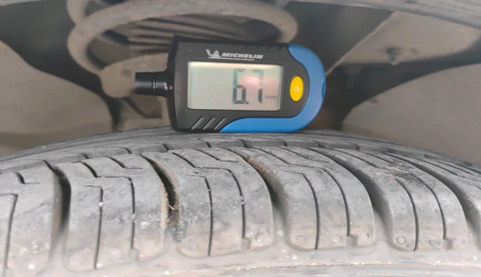 2012 Ford Figo ZXI 1.4 DIESEL, Diesel, Manual, 1,77,395 km, tyre