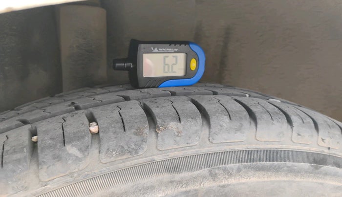 2012 Ford Figo ZXI 1.4 DIESEL, Diesel, Manual, 1,77,395 km, tyre