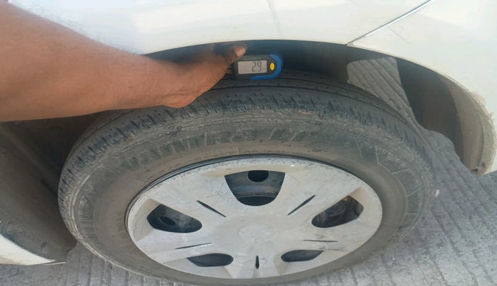 2010 Maruti Swift Dzire VDI, Diesel, Manual, 1,11,569 km, tyre